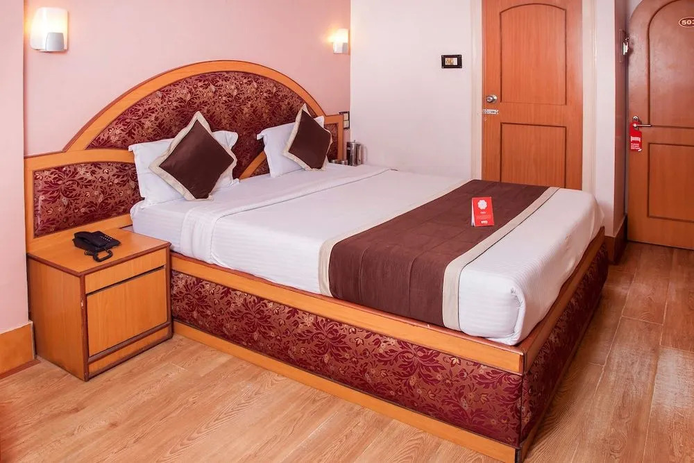 OYO 10068 Hotel Rathna