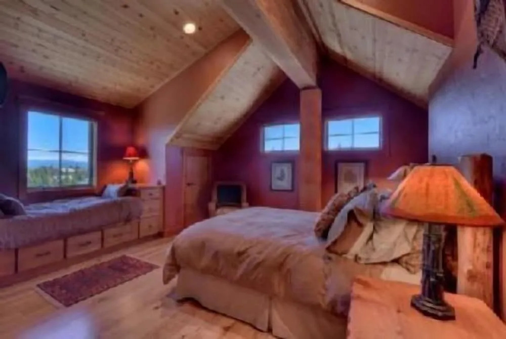 Glacier Luxury Lodge