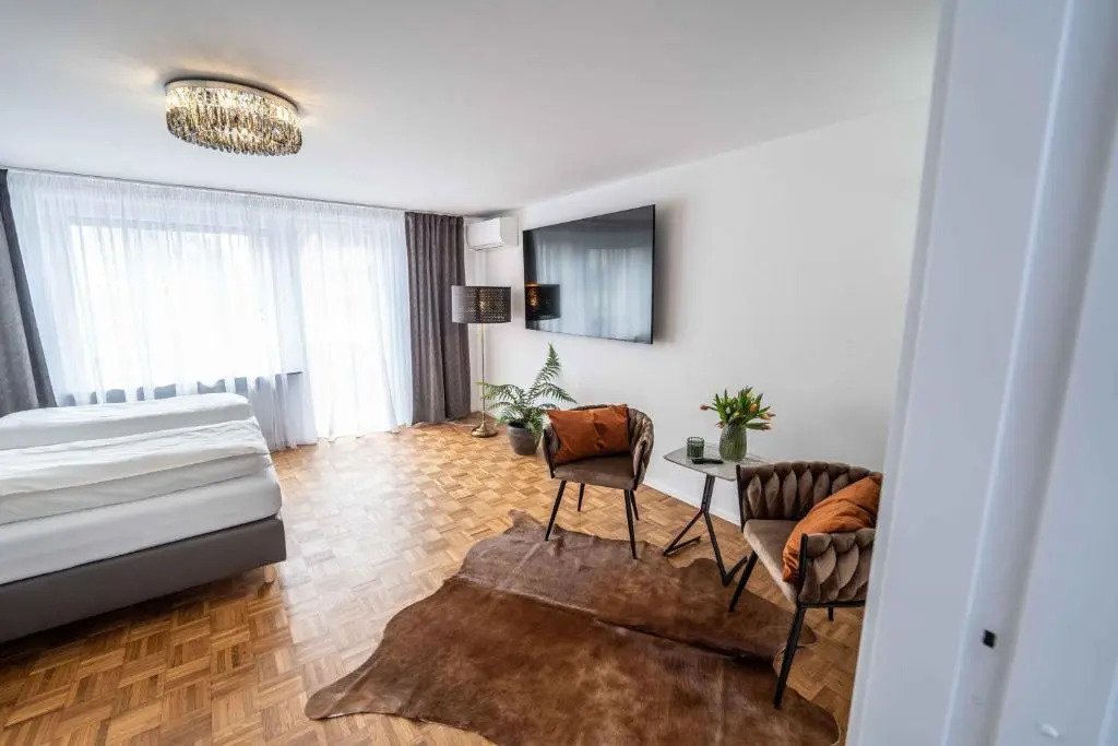 City Wohnung FN L 5 KLIMATISIERT mit Balkon und Küche