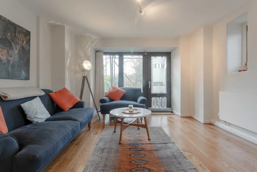 Stunning 2 Bedroom Flat in Converted Church in Bethnal Green