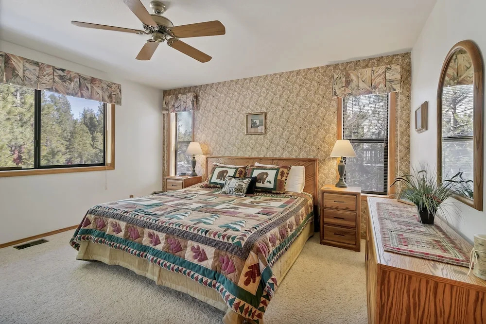 8 Crag Home with Private Indoor Hot Tub, Bike is Provided for Outdoor Activities by RedAwning