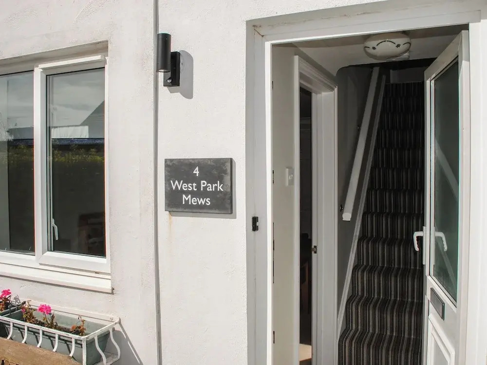 4 West Park Mews
