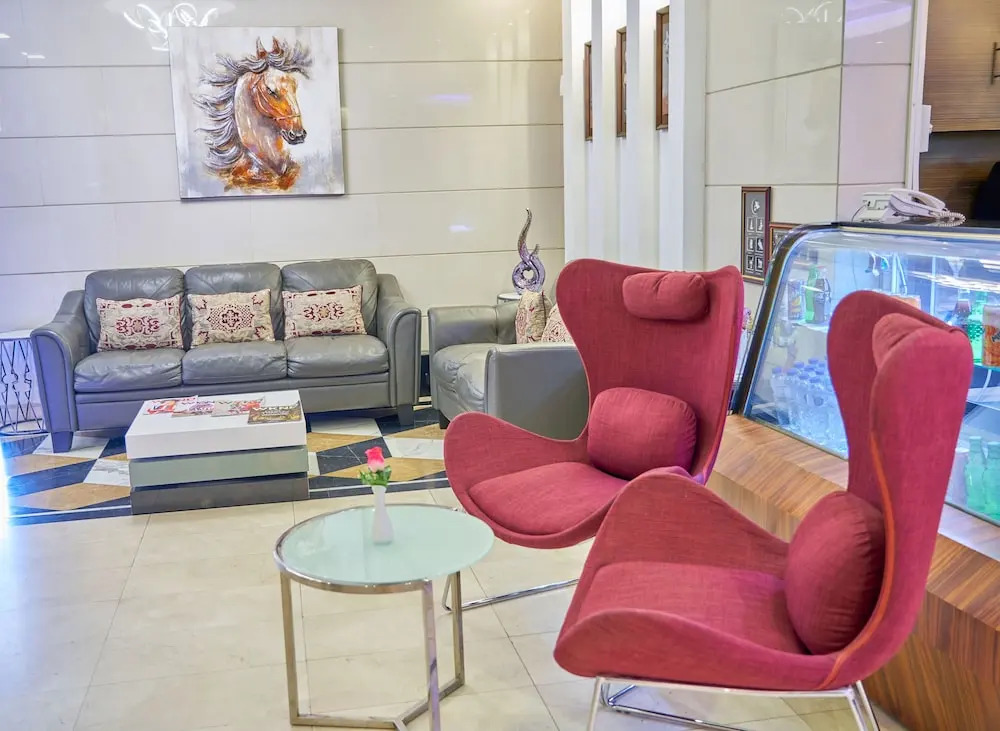 Click Square Hotel