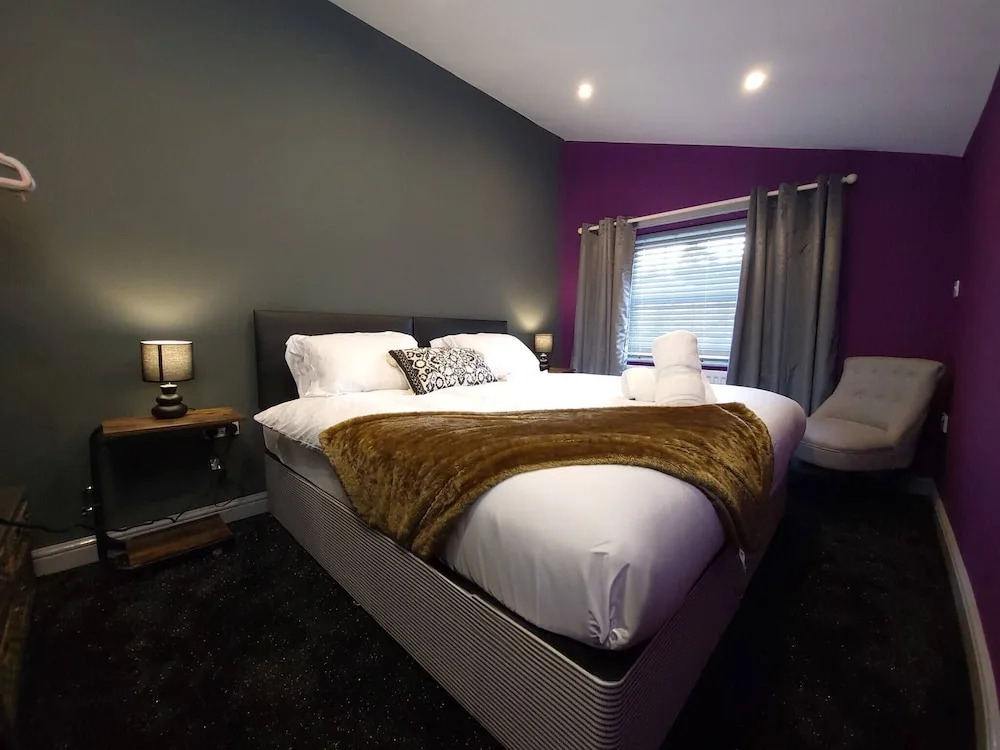 Liverpool City, Fairfield Duplex Suite