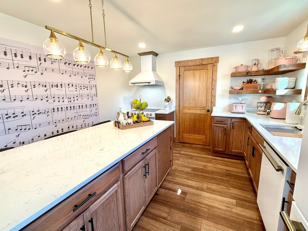 Dolly's Harmony Haven 3 Bedroom Cabin