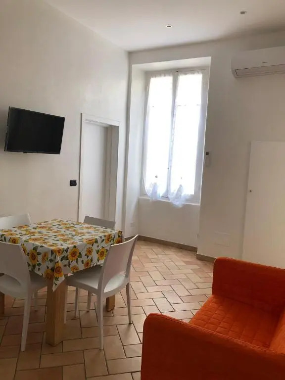 Bilocale in Centro a 100m Dal Mare - Aautsv12669