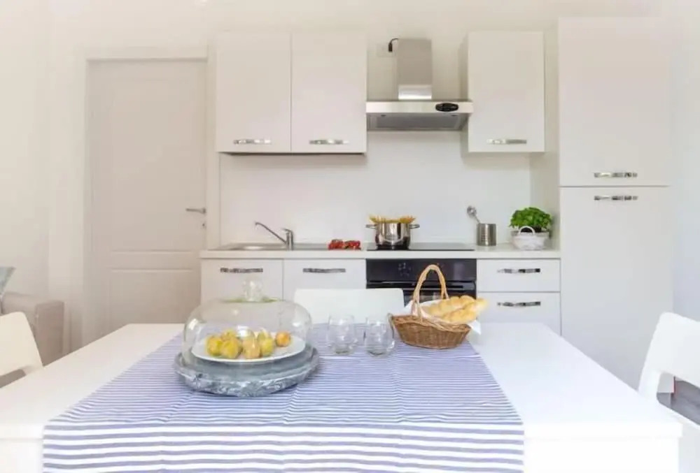 Maji Como Lake - Lake Como Historic Villa Apartments with Pool & Parking, 100m from Ferry & train