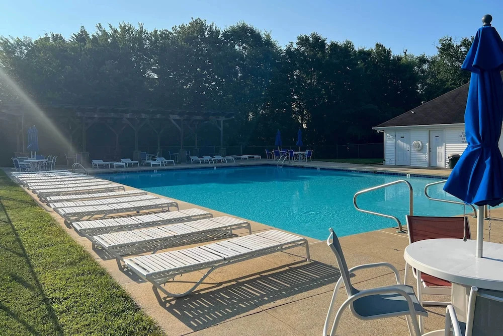 3 Mi to Bethany Beach: Gem w/ Deck & Pool Access