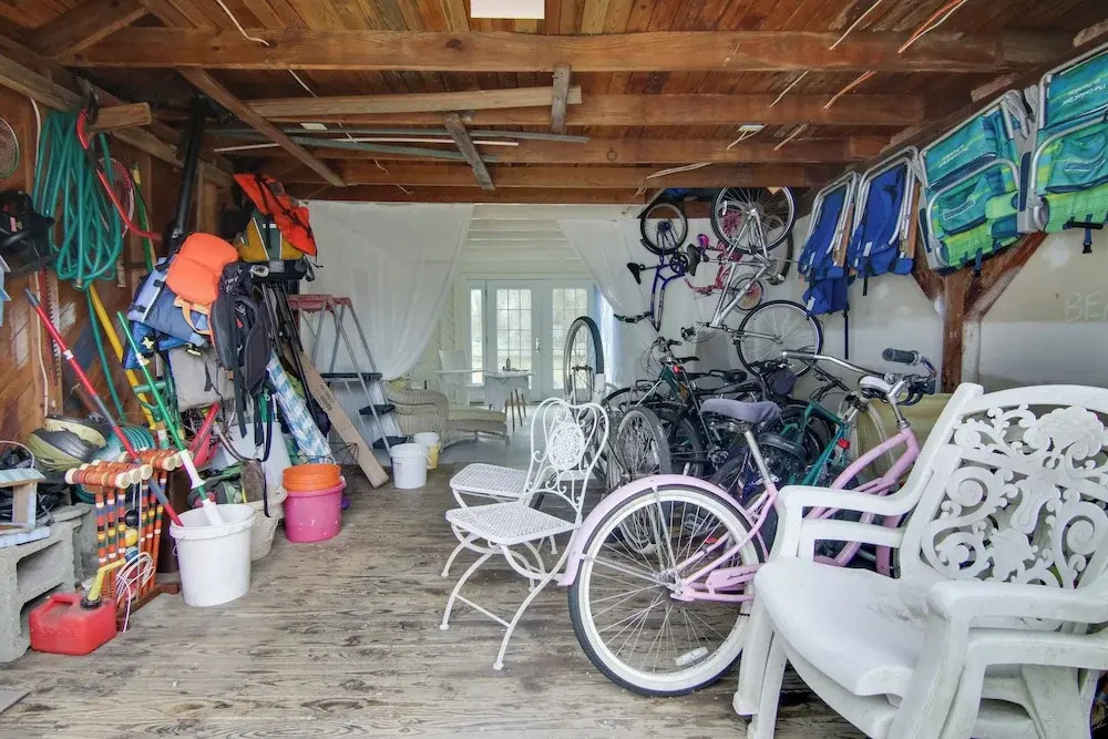 'chincoteague Charm' Escape w/ Bikes & Yard Games!