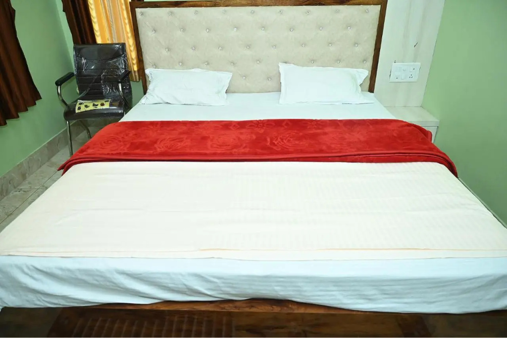 Fabhotel Golden Bliss