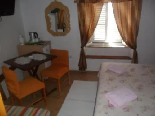 Guest House Leon