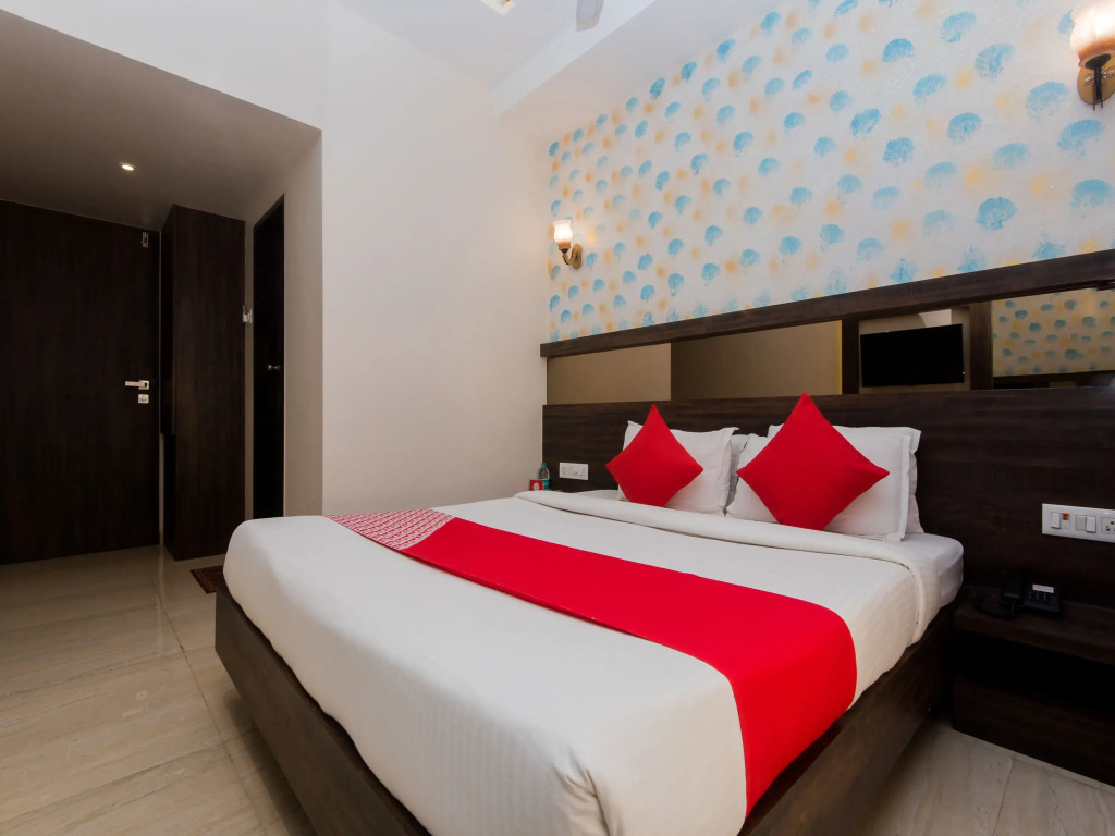 OYO 10650 Hotel Lotus Residency