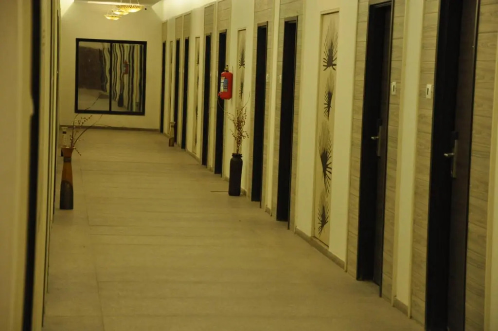 Pride Biznotel Manjusar Vadodara Near Sokhda Lake