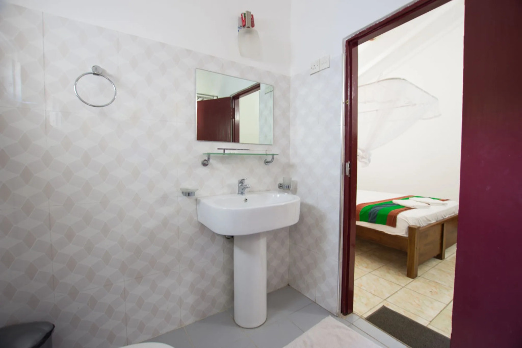 The Empyrean Airport Transit Hotel- 5 Mins from the Airport, Free Airport Pick or Drop, 24 Hr Front Desk