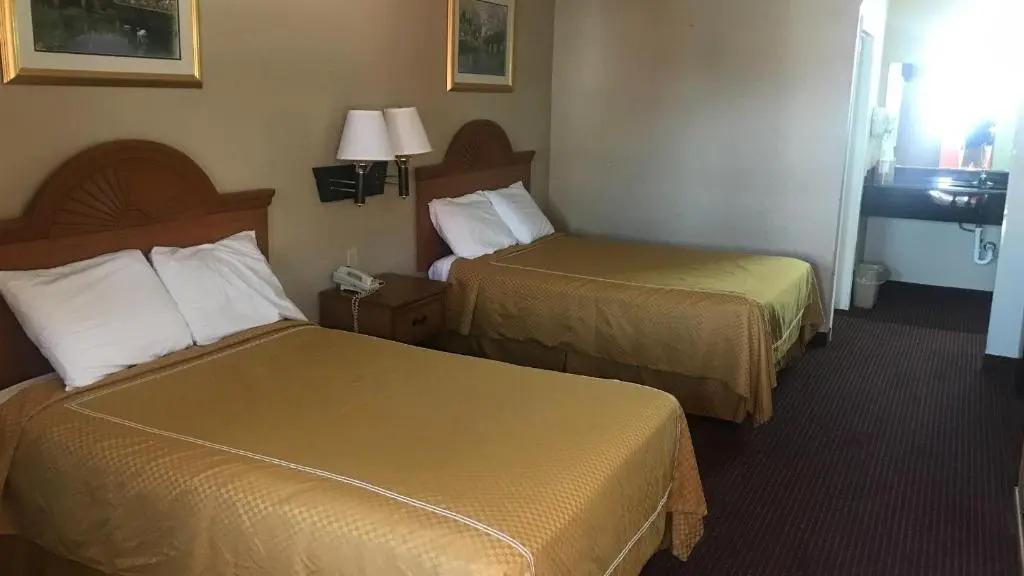 Day N Night Inn