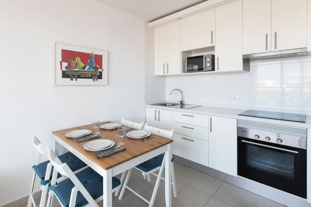 Tenerife South Shore Apartament, Coastal Lifestyle