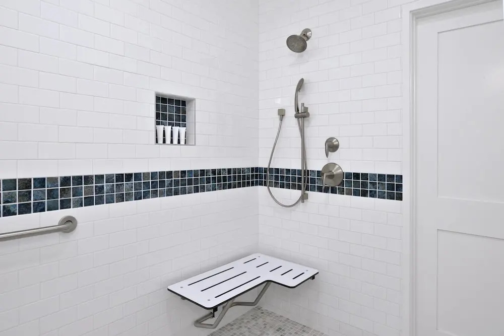 Bayview South 801 Eisenhower Dr. #6