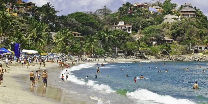 Surfing Sayulita Break