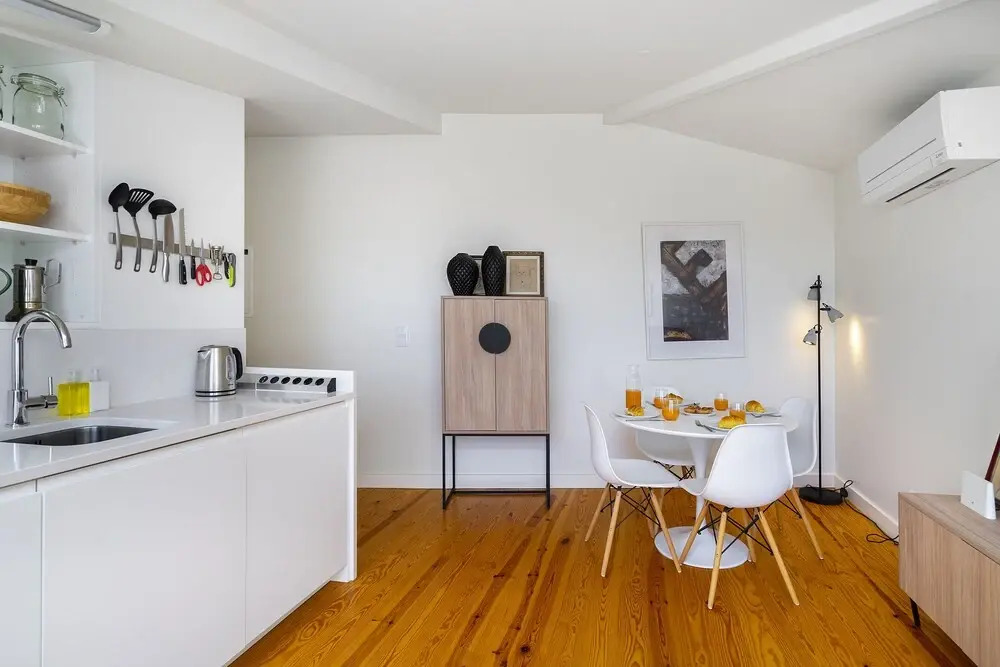 Alfama 2-Bed Minimalist Retreat For Digital Nomads & Remote Workers