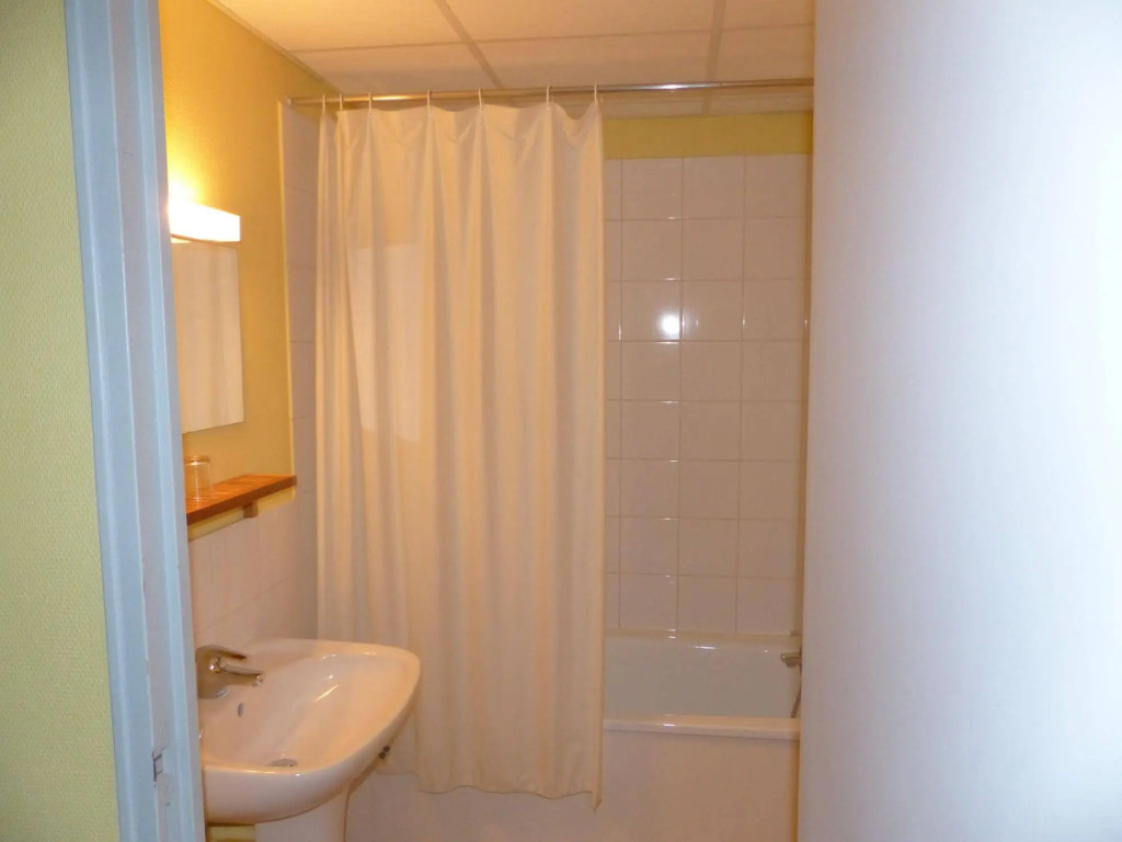 Abc Hotel