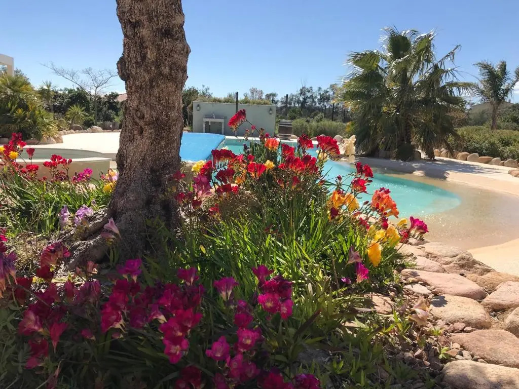 LHacienda Piscine chauffée à 28, spa, boulodrome et court de Tennis privés, 2 villas indépendantes