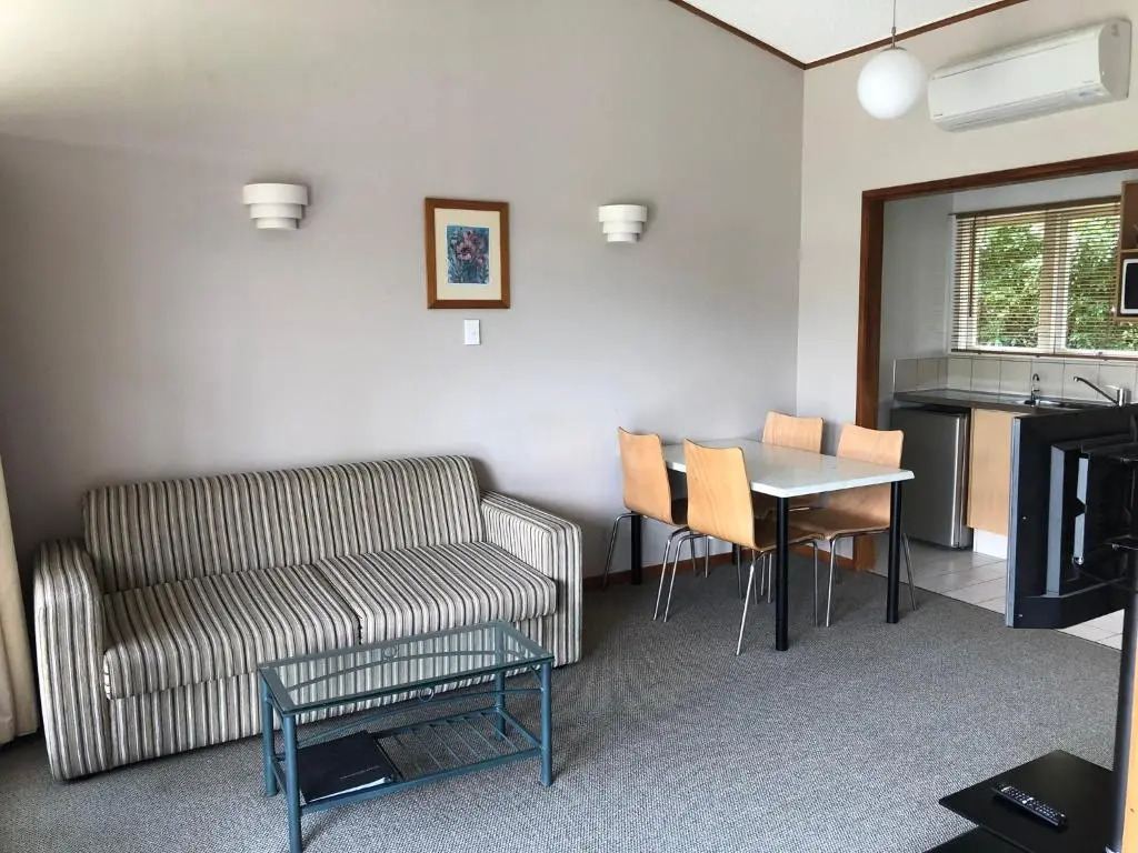 Teal Motor Lodge