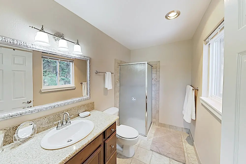 New Listing! Year-round W/ Game Room 3 Bedroom Home