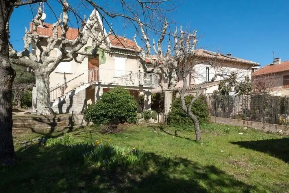 Cézanne Private Garden Apartment
