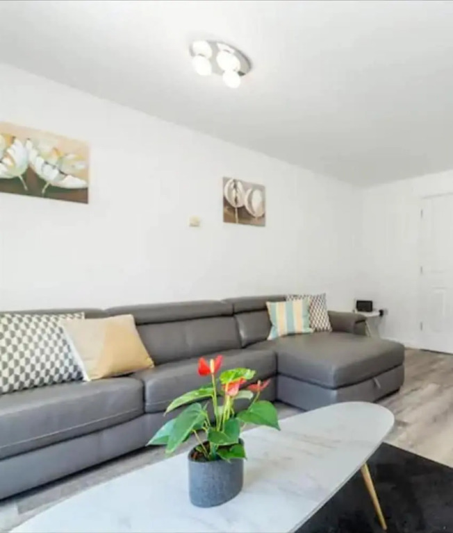 Immaculate 3-bed Apartment Homes in London
