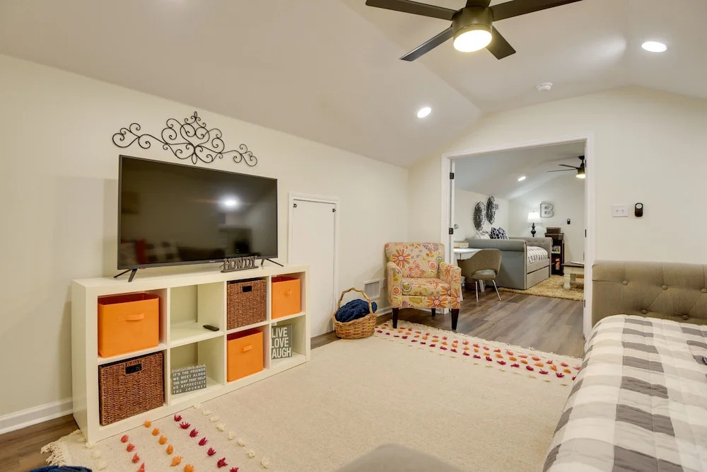 Updated Granbury Home in Historic District!