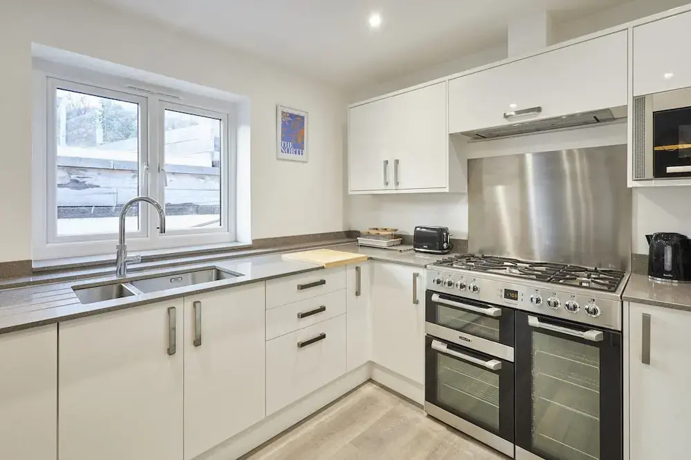 Host Stay Harrow Bothy