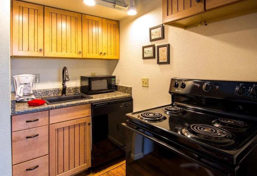 Country Club Condo