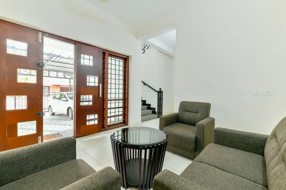 OYO 18602 Home Spacious Stay Near Lulu Mall