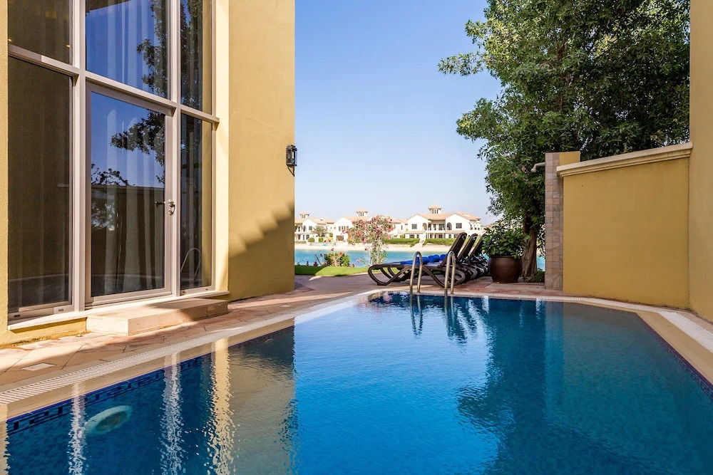 5 Bedroom Garden Villa at Frond E by Deluxe Holiday Homes