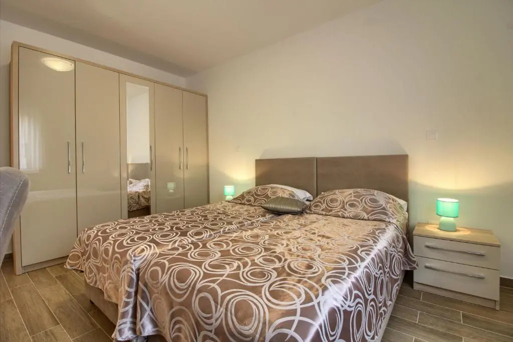 Charming villa Aurora with private pool 200m from the beach for up to 10 persons - WiiBuk