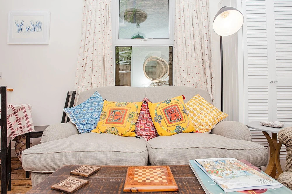Beautiful 2 Bedroom Garden Apartment
