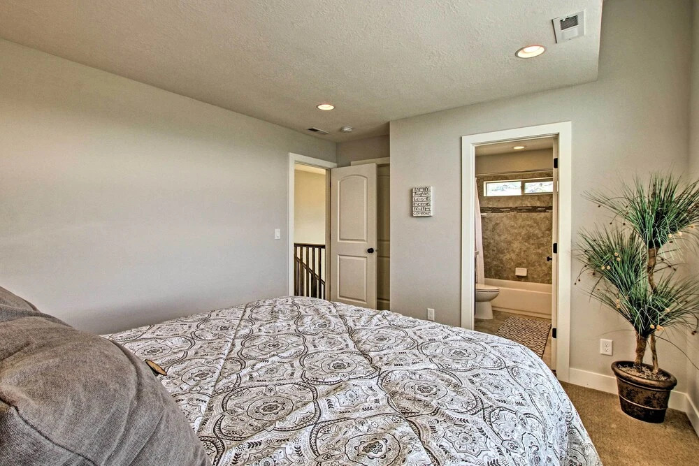 Edgewater Townhome ~ 7 Mi to Snowbasin Resort