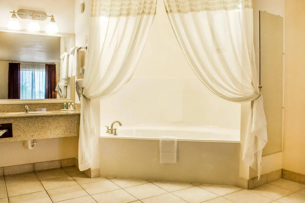 Quality Inn & Suites Lake Havasu City
