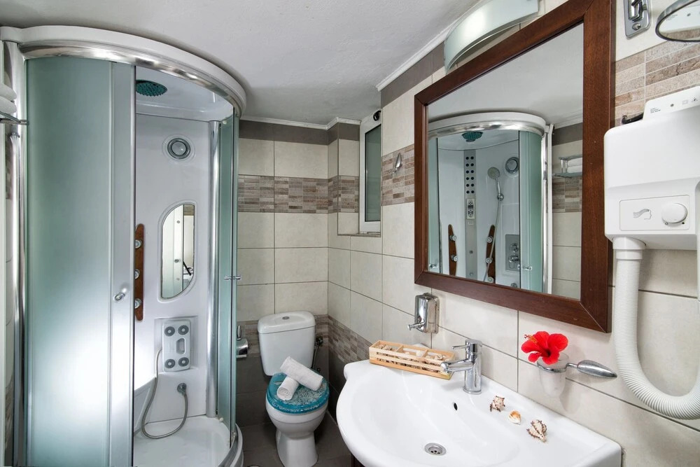 Central Apt with Hydromasage Shower