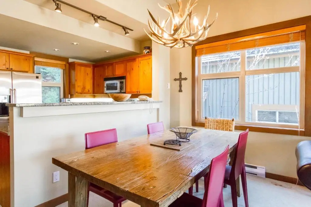 Ski in Ski out Minutes from Village, Private Hot Tub Sleeps 6 Free Shuttle