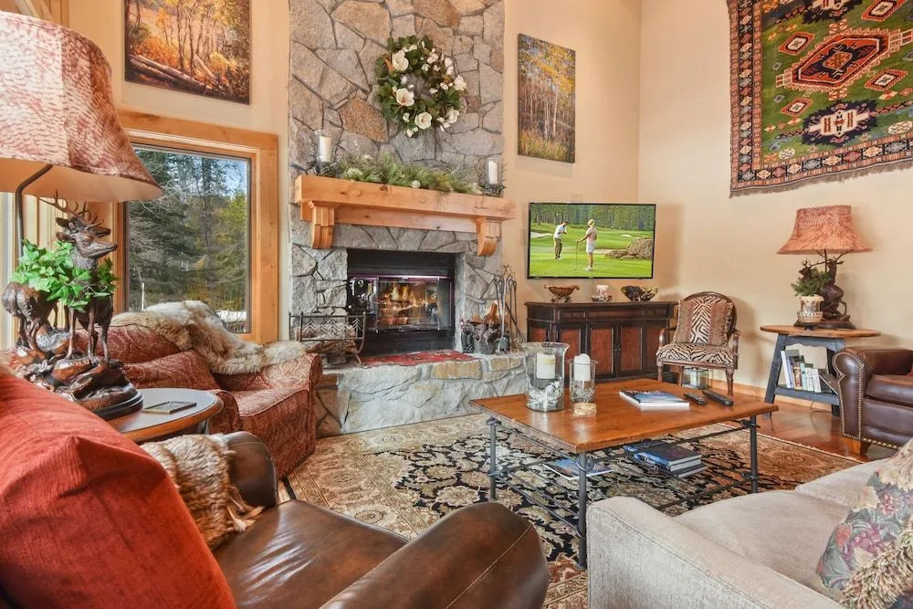 Wulf's Lodge at Olympic Valley Unwind in Hot Tub!