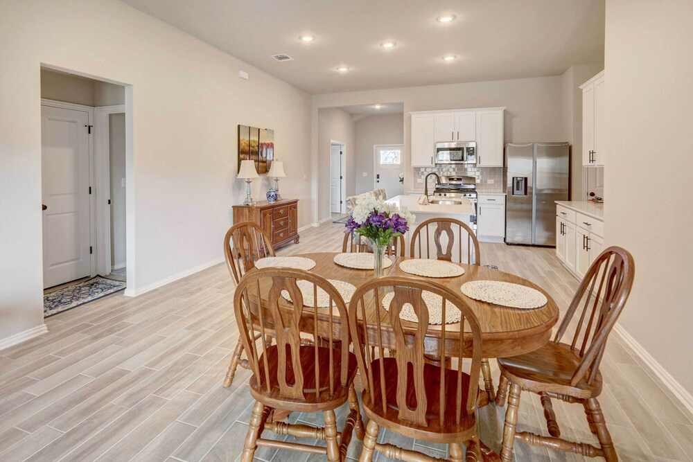 Bastrop Home w/ Yard, 28 Mi to Austin