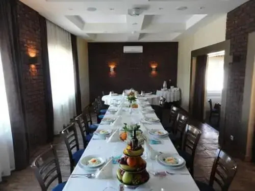 Hotelik B&B Pod Dębami