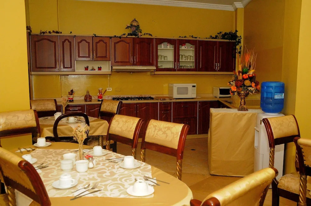 Colony Inn Hotel