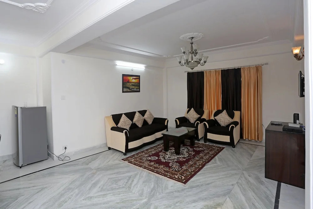 OYO 9102 Home Cozy 3BHK Near Mall Road