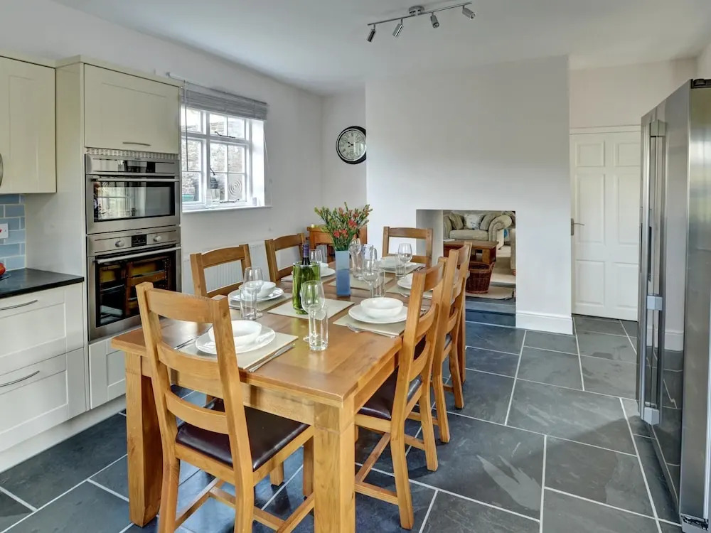 Holiday Home with Spacious Garden near Beach in Instow