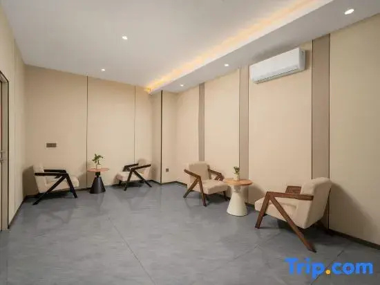 Yinuo Zhenpin Hotel (Shisanhang Clothing Wholesale Market Shangxiajiu Pedestrian Street Branch)