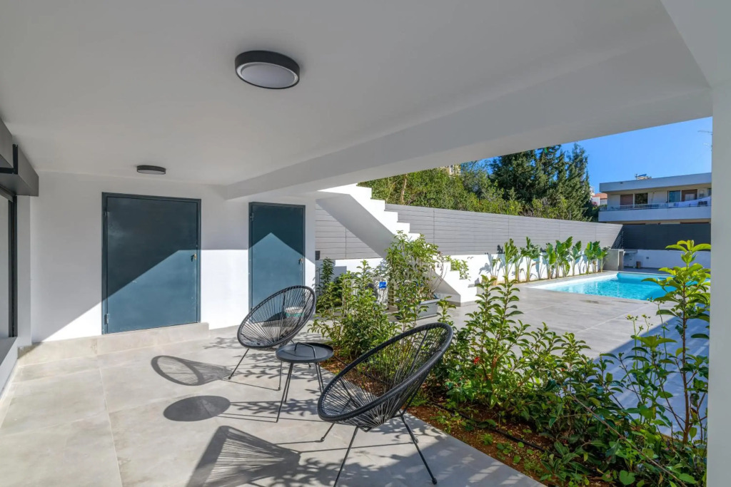 Stylish Voula Apartment with pool close to Kavouri Beach