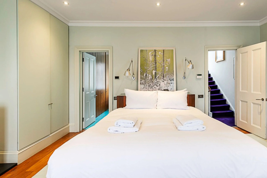 London Luxe Retreat: 5-bed Gem