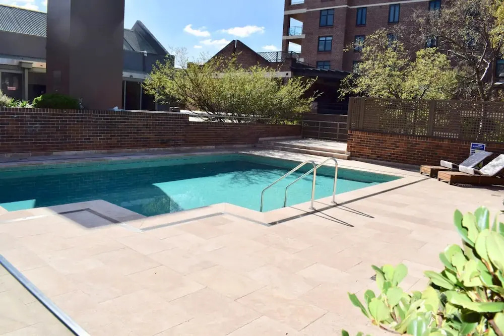 Cosy Newtown Studio Apartment With Swimming Pool
